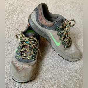 Nike women’s Zoom Kiger 2 size 7